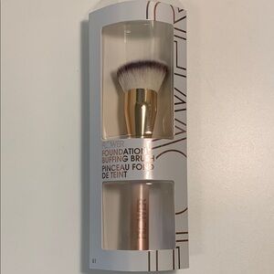 Flower Foundation Buffing Brush Slightly Angled Brush Head Comfortable Control